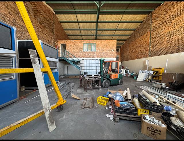 410M² WAREHOUSE TO LET IN STORMILL